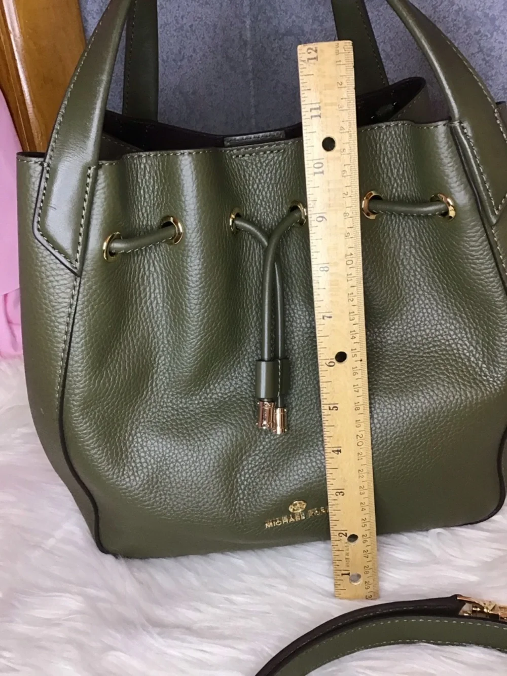 Michael kors leather convertible bucket bag purse